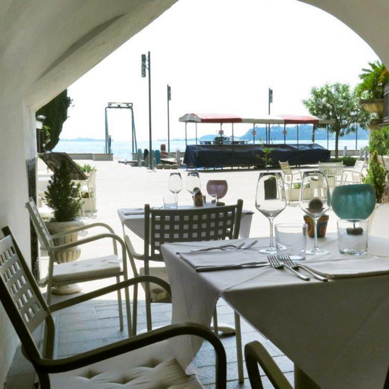 Restaurant | Fantastic Restaurant on the Long Lake of Gardone Riviera